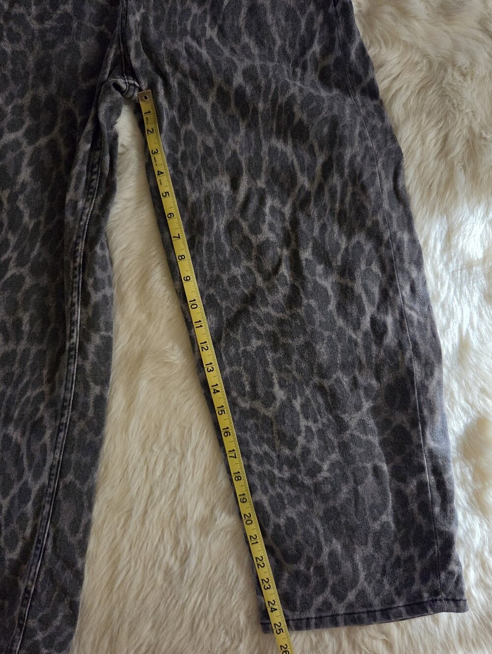 Good American Good Standard Barrel Jeans In Grey Lucky Leopard Size 28 - Picture 12 of 12